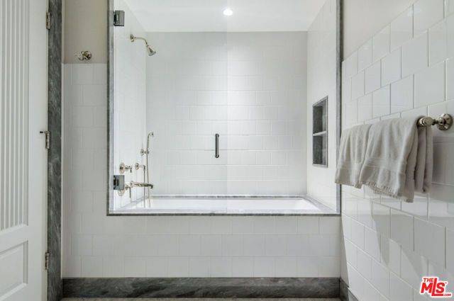 15225 Palisades Village Lane 206, Pacific Palisades (los Angeles), CA 90272