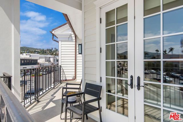 15225 Palisades Village Lane 206, Pacific Palisades (los Angeles), CA 90272