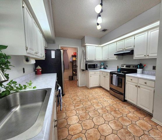 589 Bobwhite Pl, Pensacola, FL 32514