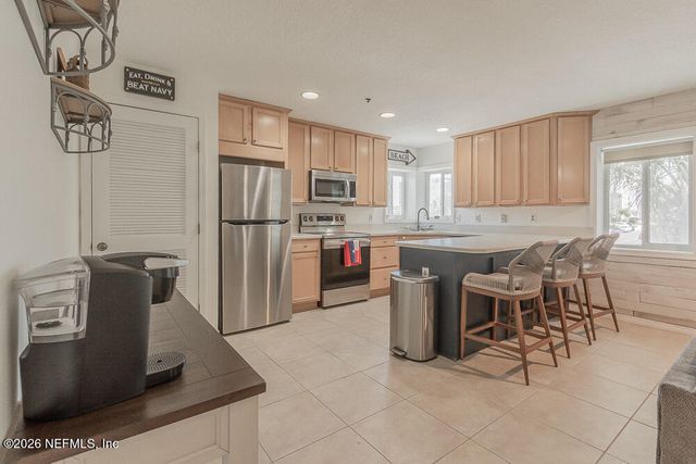 210 11TH Avenue N 208, Jacksonville Beach, FL 32250