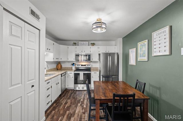 621 S Kirkwood Road 202, Kirkwood, MO 63122