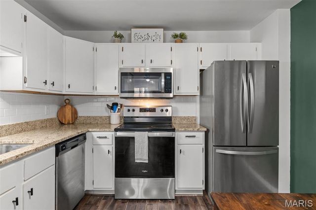 621 S Kirkwood Road 202, Kirkwood, MO 63122