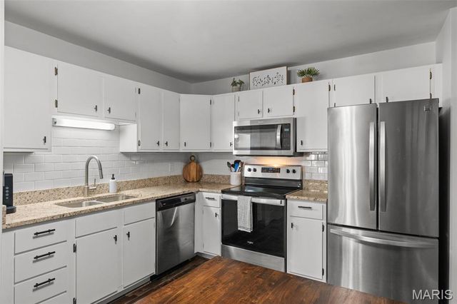 621 S Kirkwood Road 202, Kirkwood, MO 63122