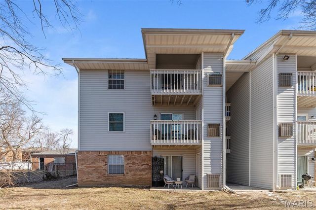 621 S Kirkwood Road 202, Kirkwood, MO 63122
