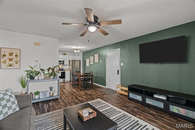 621 S Kirkwood Road 202, Kirkwood, MO 63122
