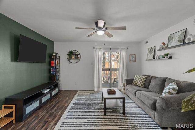 621 S Kirkwood Road 202, Kirkwood, MO 63122