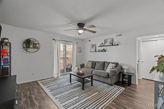 621 S Kirkwood Road 202, Kirkwood, MO 63122