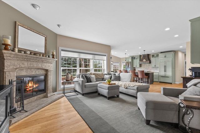 W289N6349 Blackhawk DRIVE, Hartland, WI 53029