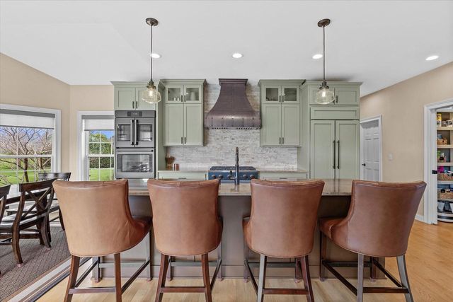 W289N6349 Blackhawk DRIVE, Hartland, WI 53029