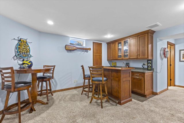 W289N6349 Blackhawk DRIVE, Hartland, WI 53029