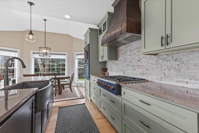 W289N6349 Blackhawk DRIVE, Hartland, WI 53029