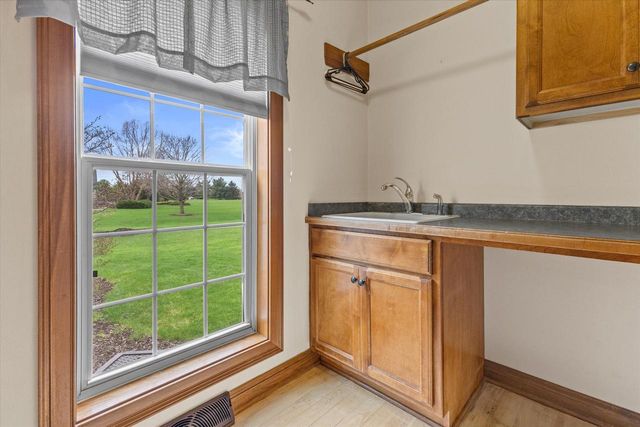 W289N6349 Blackhawk DRIVE, Hartland, WI 53029
