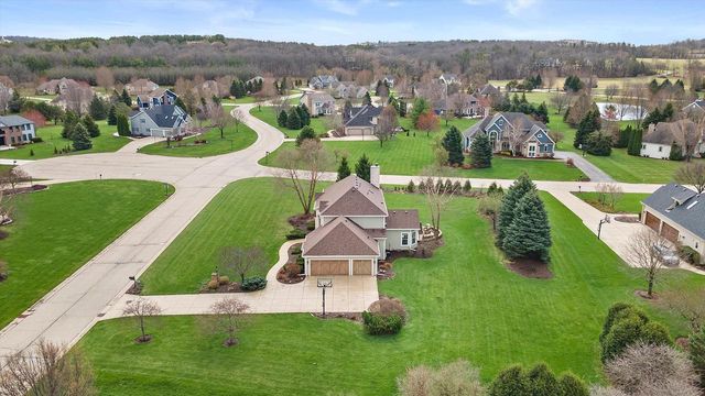 W289N6349 Blackhawk DRIVE, Hartland, WI 53029