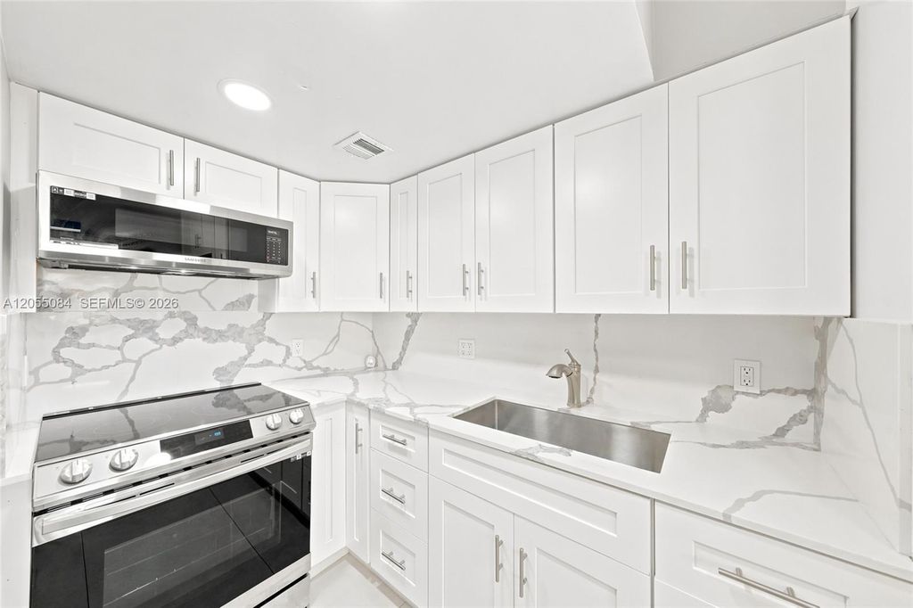 5255 W 26th Court 803, Hialeah, FL 33016