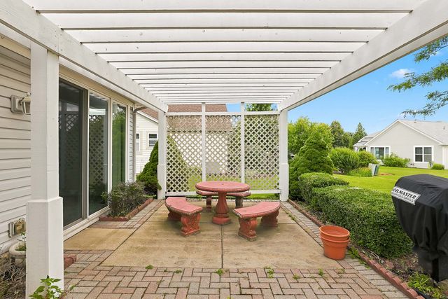 12352 Cold Springs Drive, Huntley, IL 60142