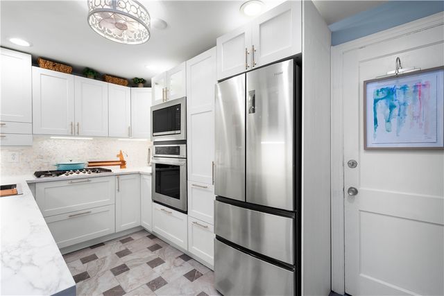 112 Locust Lane, Upper St Clair, PA 15241