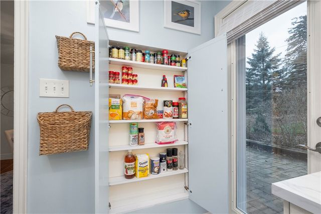 112 Locust Lane, Upper St Clair, PA 15241