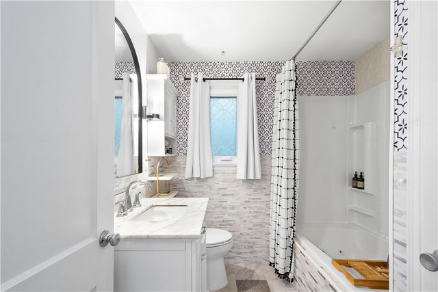 112 Locust Lane, Upper St Clair, PA 15241