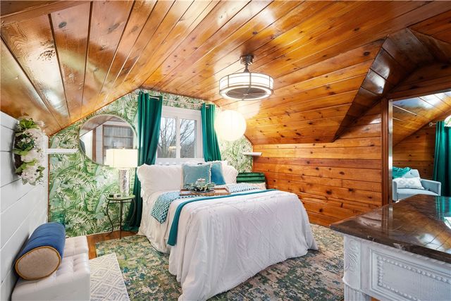 112 Locust Lane, Upper St Clair, PA 15241