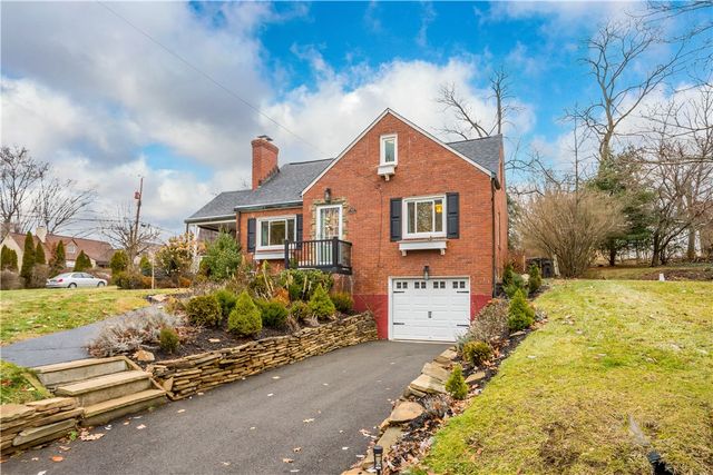 112 Locust Lane, Upper St Clair, PA 15241