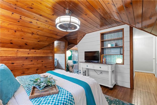 112 Locust Lane, Upper St Clair, PA 15241