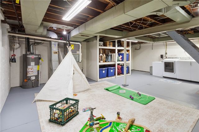 112 Locust Lane, Upper St Clair, PA 15241