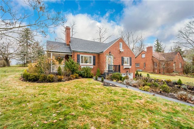 112 Locust Lane, Upper St Clair, PA 15241