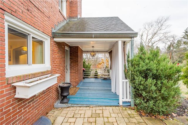 112 Locust Lane, Upper St Clair, PA 15241