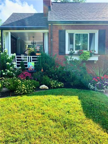 112 Locust Lane, Upper St Clair, PA 15241