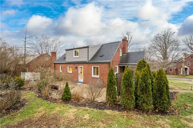 112 Locust Lane, Upper St Clair, PA 15241