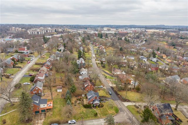 112 Locust Lane, Upper St Clair, PA 15241