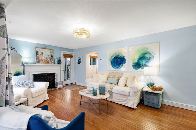 112 Locust Lane, Upper St Clair, PA 15241