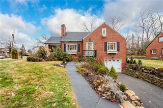 112 Locust Lane, Upper St Clair, PA 15241