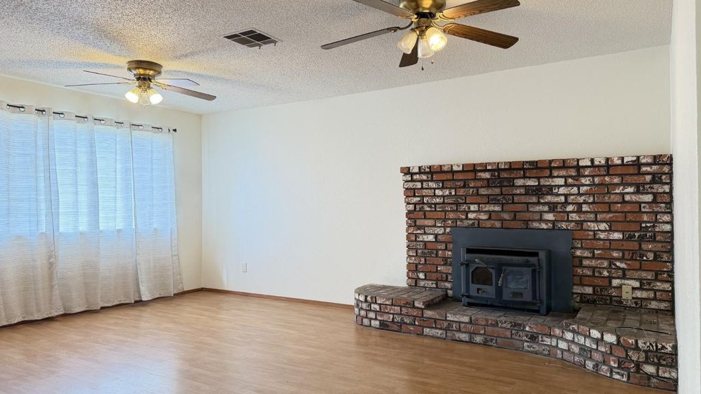 Image 11 of property listing at 2860 A Street, Selma, CA 93662