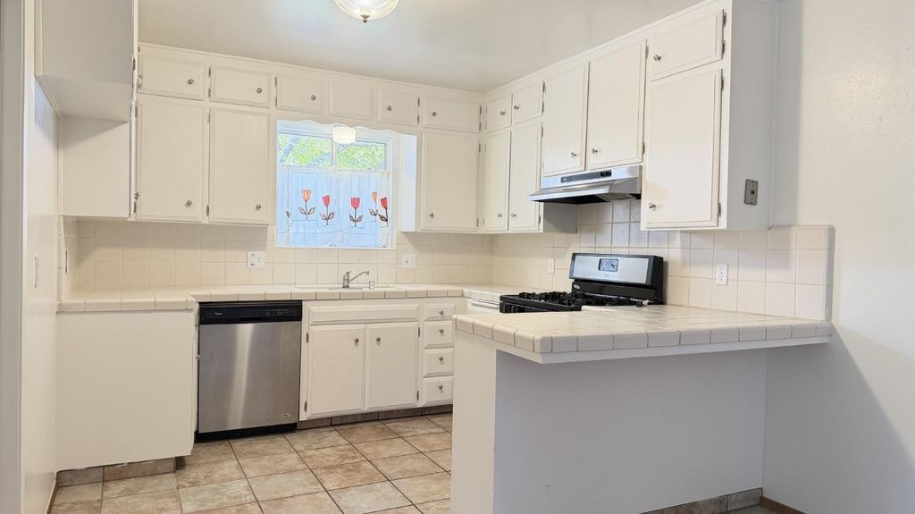 Image 15 of property listing at 2860 A Street, Selma, CA 93662