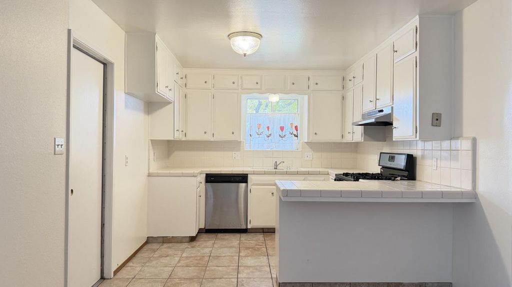 Image 16 of property listing at 2860 A Street, Selma, CA 93662