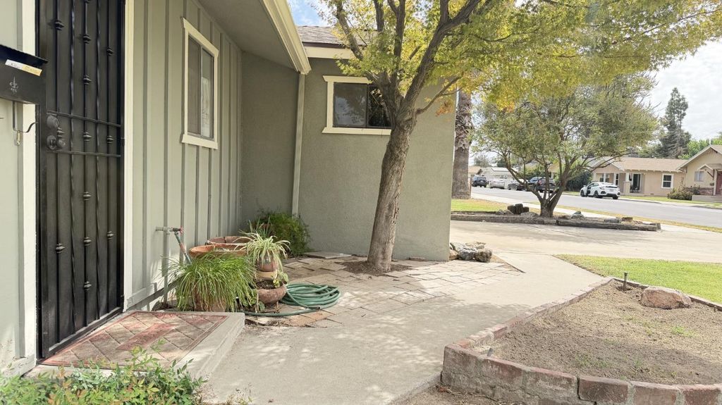 Image 2 of property listing at 2860 A Street, Selma, CA 93662