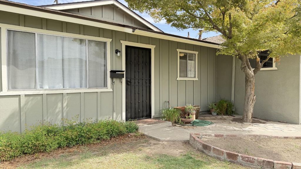 Image 3 of property listing at 2860 A Street, Selma, CA 93662
