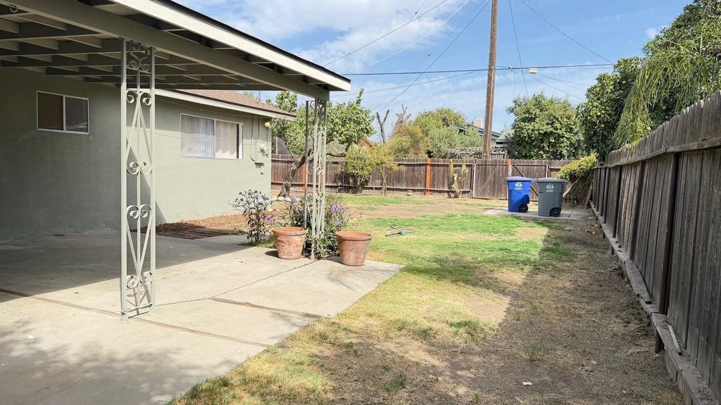 Image 31 of property listing at 2860 A Street, Selma, CA 93662