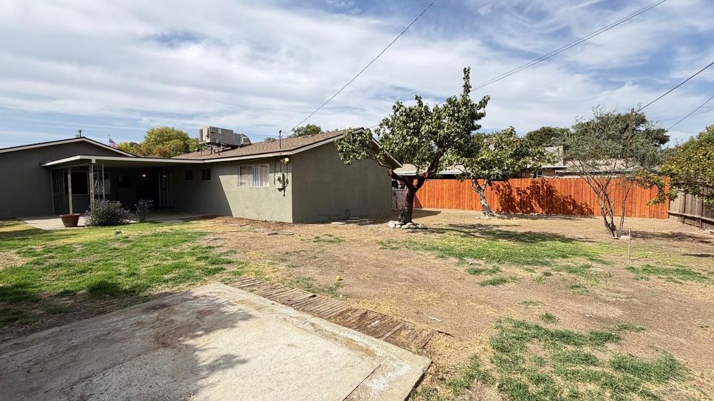 Image 34 of property listing at 2860 A Street, Selma, CA 93662