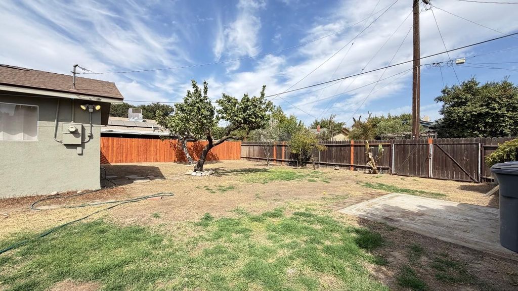 Image 35 of property listing at 2860 A Street, Selma, CA 93662