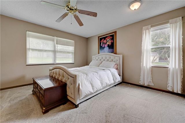 16110 W Indian Creek Parkway, Olathe, KS 66062