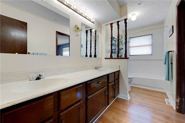 16110 W Indian Creek Parkway, Olathe, KS 66062