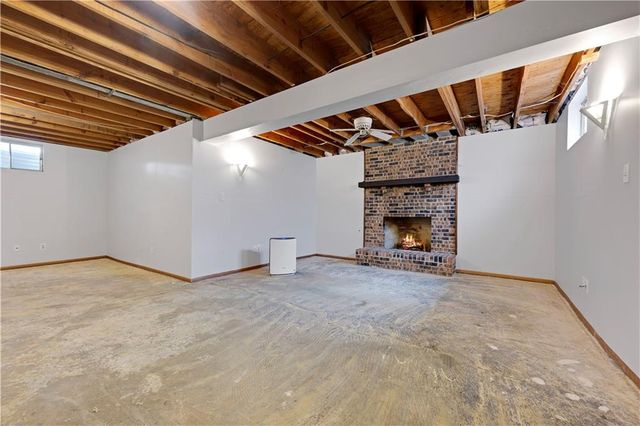 16110 W Indian Creek Parkway, Olathe, KS 66062