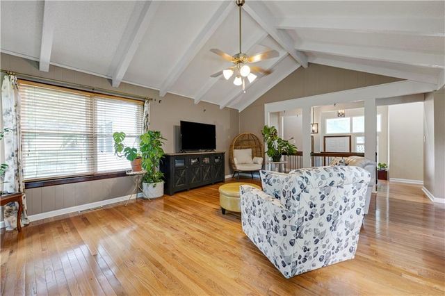 16110 W Indian Creek Parkway, Olathe, KS 66062