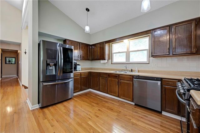16110 W Indian Creek Parkway, Olathe, KS 66062