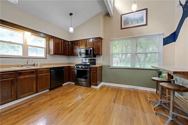 16110 W Indian Creek Parkway, Olathe, KS 66062
