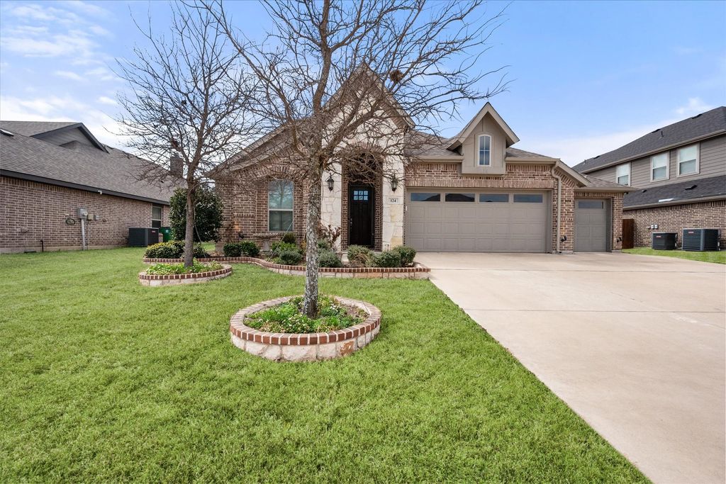 124 Sundance Circle, Waxahachie, TX 75165