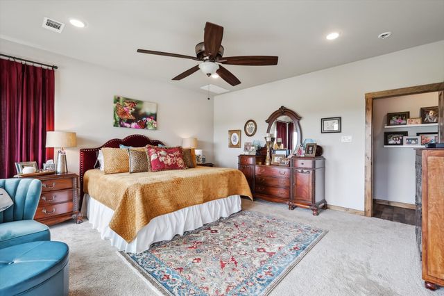 812 Mckenzie Road, Tioga, TX 76271