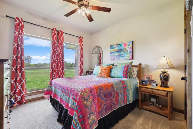 812 Mckenzie Road, Tioga, TX 76271